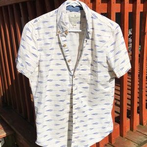 American Eagle Short Sleeve Button Downs
